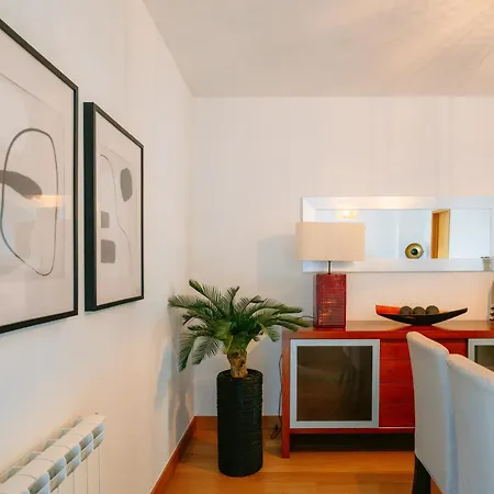 White Family House Apartament *